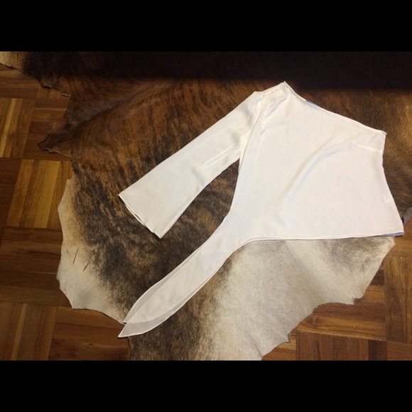 Beautiful withe blouse - Picture 3 of 3